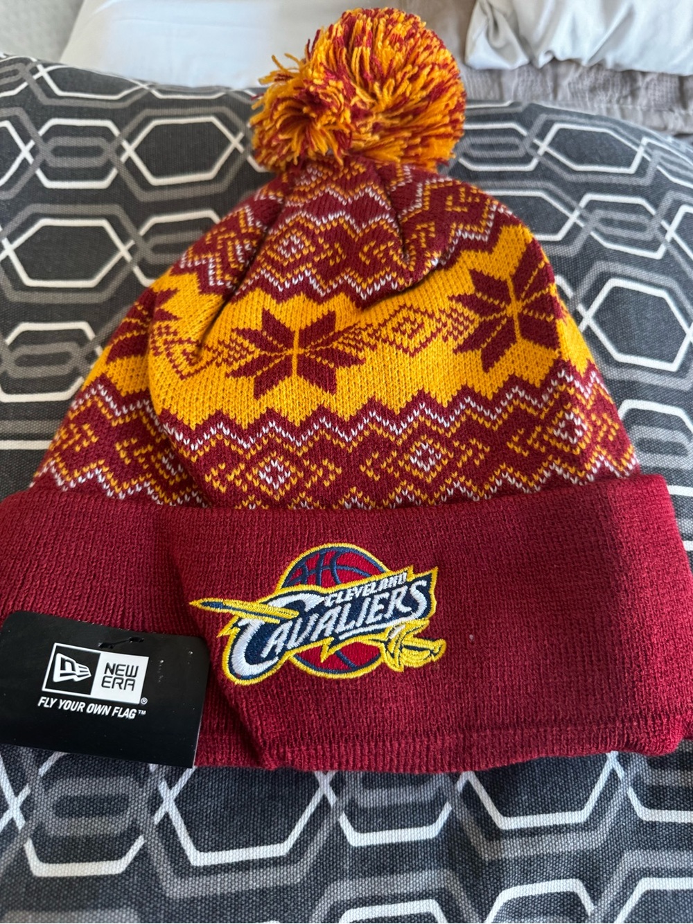 Cleveland Cavaliers Knit Pom Beanie - Maroon & Gold unisex OS